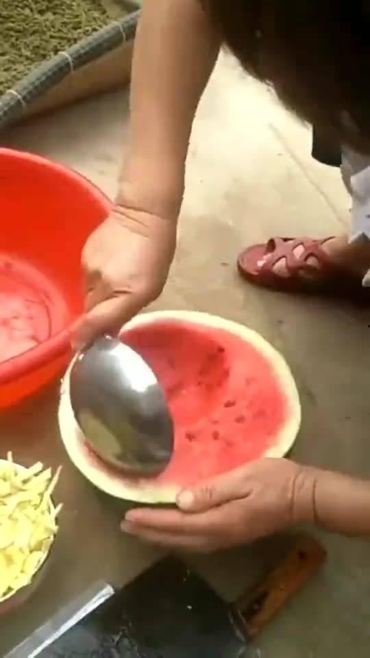 河南主任吃瓜,一场意外的网络狂欢